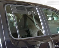 Lüftungsgitter für VW Amarok ab 01/2010 zur sicheren Belüftung des Frontfensters